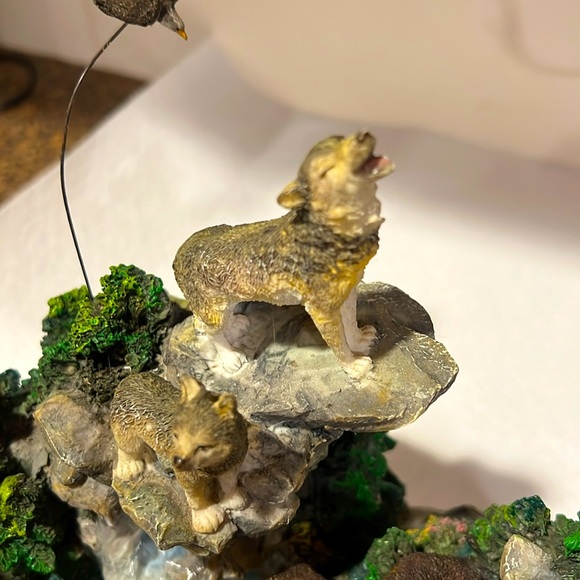 Classic Treasures. Vintage. Musical Bears and Wolves Water Fountain. Rare. - Picture 3 of 9